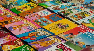 漫蛙漫画悬疑漫画暗夜侦探录封面，侦探在昏暗雨夜中行走，光影对比强烈营造悬疑氛围